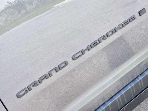 Used 2024 Jeep Grand Cherokee Altitude AWD/4WD image 11