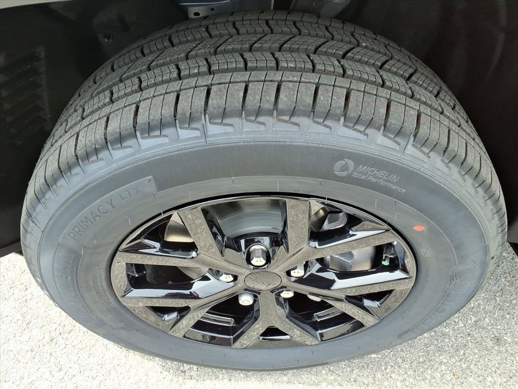 New 2026 Jeep Grand Cherokee L 4WD image 10