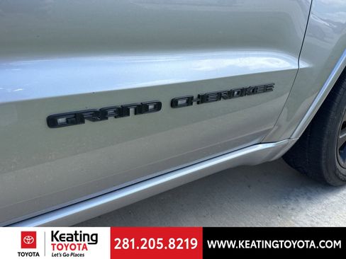 Used 2018 Jeep Grand Cherokee Altitude RWD image 9