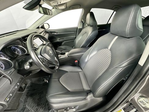 Used 2019 Toyota Camry SE FWD image 19