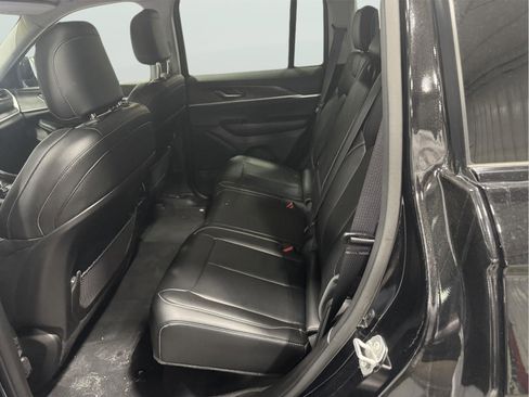 Used 2023 Jeep Grand Cherokee Limited image 12