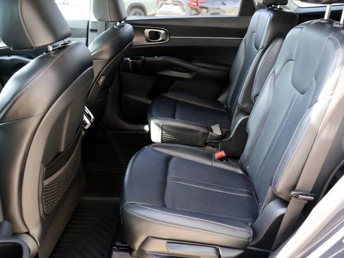 Used 2022 Kia Sorento S FWD image 13