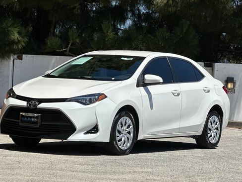 Used 2017 Toyota Corolla LE w/ Carpet Mat Package (TMS) FWD image 8