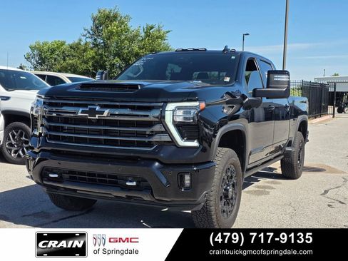 Used 2024 Chevrolet Silverado 2500 High Country w/ High Country Premium Package AWD/4WD image 3