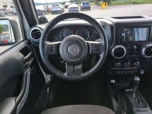 Used 2014 Jeep Wrangler Unlimited Sahara w/ Max Tow Package AWD/4WD image 19