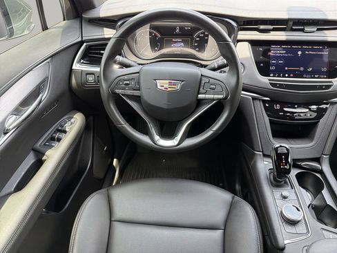Used 2025 Cadillac XT6 Luxury FWD image 14