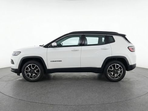 Used 2025 Jeep Compass Trailhawk AWD/4WD image 5