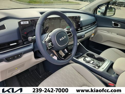 New 2026 Kia Carnival EX FWD image 23