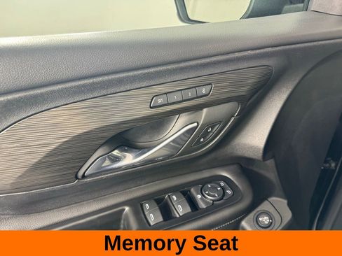 Used 2023 GMC Terrain SLT image 10