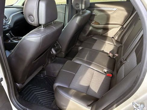 Used 2014 Chevrolet Impala LT w/ Convenience Package image 12