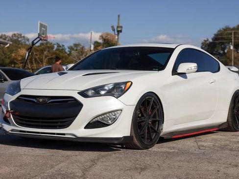 Used 2013 Hyundai Genesis 3.8 image 3