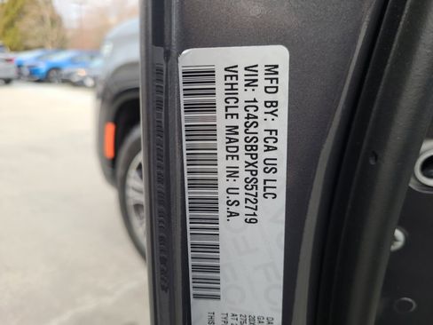 Used 2023 Jeep Wagoneer L Series II w/ Flexible Seating Group image 39