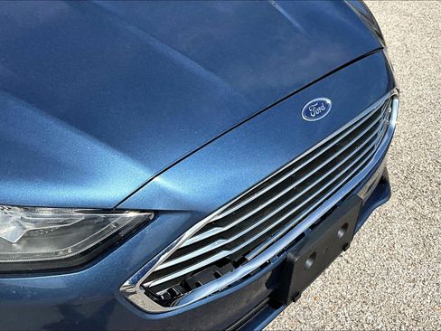 Used 2019 Ford Fusion SE image 31