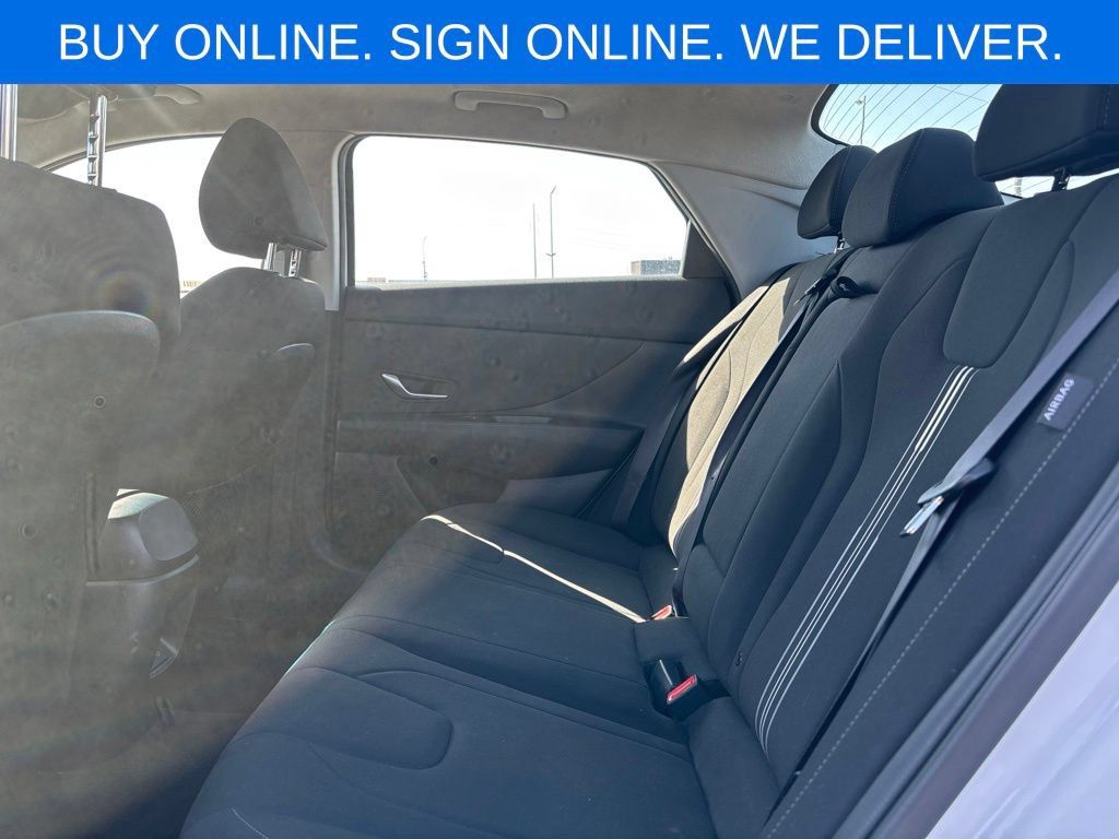 Used 2025 Hyundai Elantra SEL FWD image 10