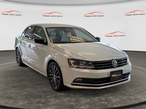 Used 2017 Volkswagen Jetta Sport FWD image 5