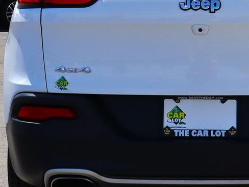 Used 2016 Jeep Cherokee Limited image 19