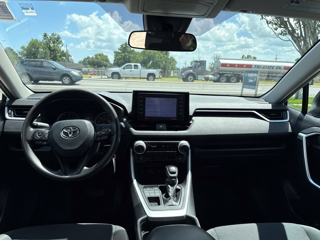 Used 2021 Toyota RAV4 LE AWD/4WD image 19