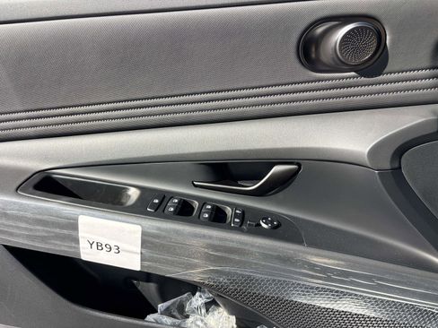 Used 2025 Hyundai Elantra SEL image 7