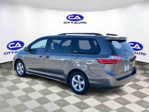 Used 2019 Toyota Sienna LE image 6