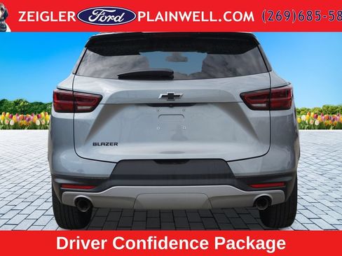Used 2023 Chevrolet Blazer LT w/ Convenience Package FWD image 4