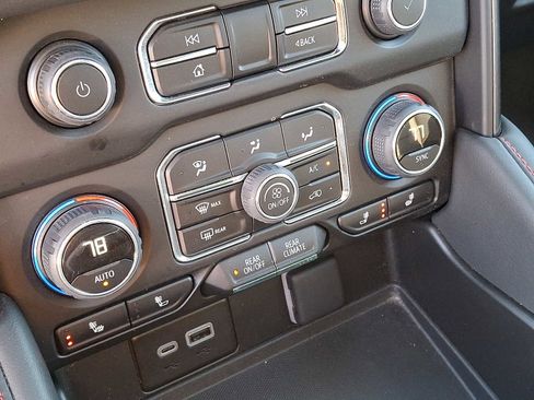 Used 2024 Chevrolet Suburban RST w/ Luxury Package image 17