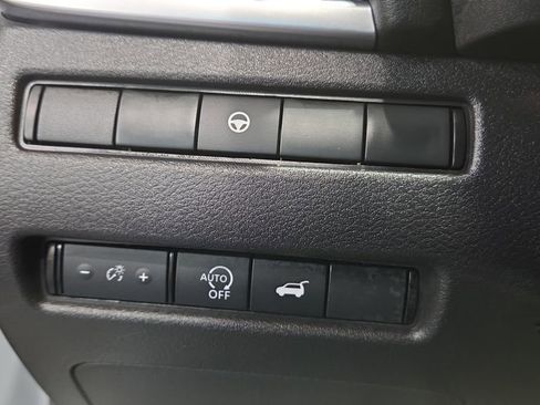 Used 2025 Nissan Rogue SV AWD/4WD image 9