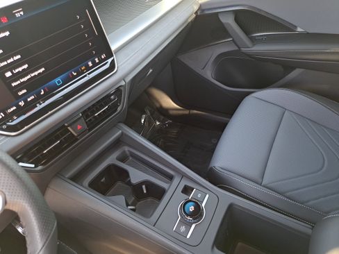 New 2026 Volkswagen Tiguan SE R-Line FWD image 25