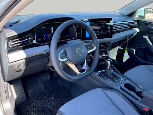 New 2026 Volkswagen Jetta SE FWD image 8