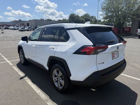Used 2023 Toyota RAV4 LE AWD/4WD image 5