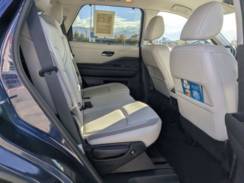 Used 2023 Nissan Pathfinder SL image 20