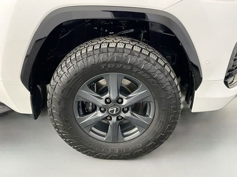 Used 2025 Lexus LX 700h Overtrail image 41