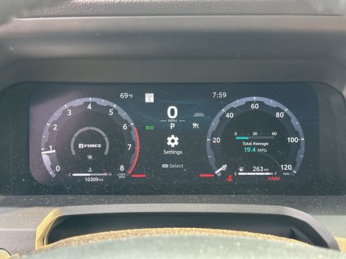 Certified 2025 Toyota Tacoma Limited AWD/4WD image 4