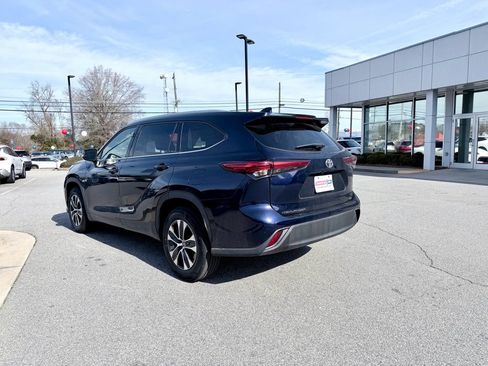 Used 2022 Toyota Highlander XLE image 7