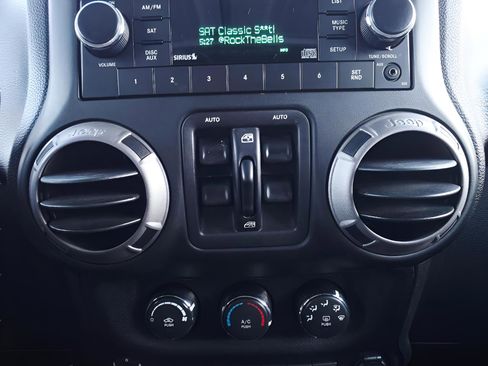 Used 2015 Jeep Wrangler Unlimited Sport w/ Quick Order Package 24S image 27