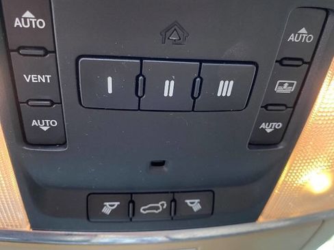 Used 2013 Jeep Grand Cherokee Limited w/ Luxury Group II image 24