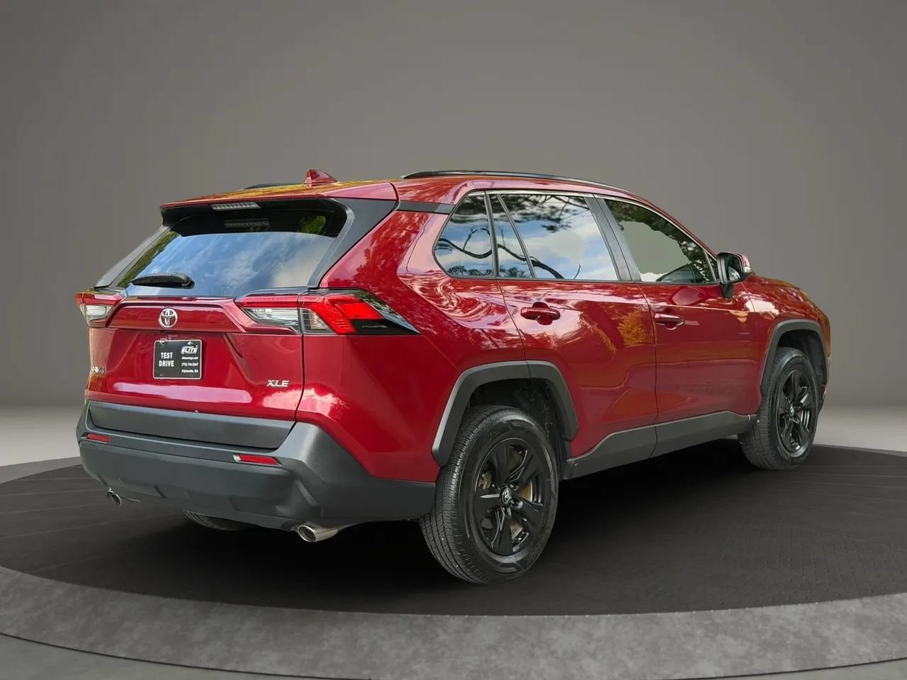 Used 2020 Toyota RAV4 XLE FWD image 6