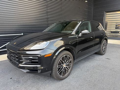 Certified 2024 Porsche Cayenne AWD/4WD image 1