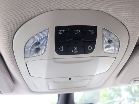 Used 2024 Chrysler Pacifica Limited FWD image 51