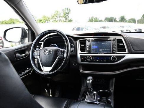 Used 2018 Toyota Highlander XLE AWD/4WD image 23