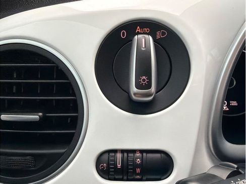 Used 2019 Volkswagen Beetle 2.0T SE FWD image 24