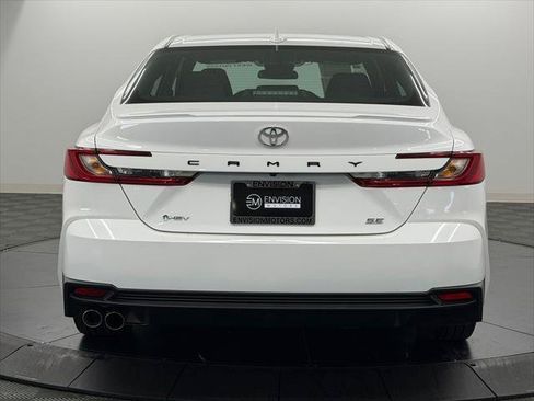 Used 2026 Toyota Camry SE FWD image 11