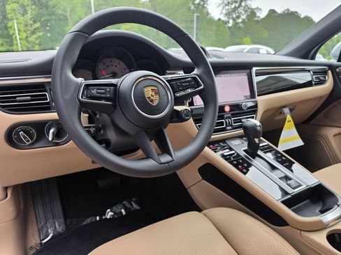 New 2026 Porsche Macan AWD/4WD image 4