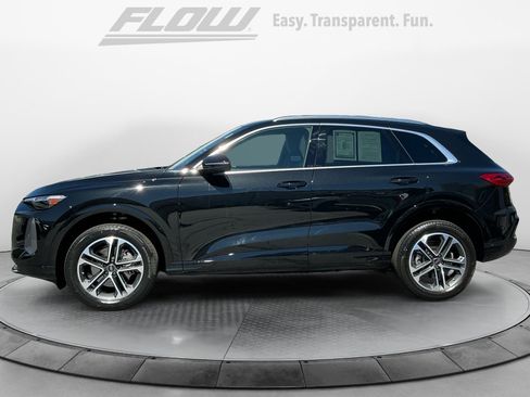 Used 2025 Audi Q5 Premium Plus w/ Premium Plus AWD/4WD image 5