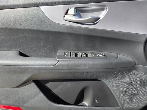 Certified 2022 Kia Forte LXS image 25