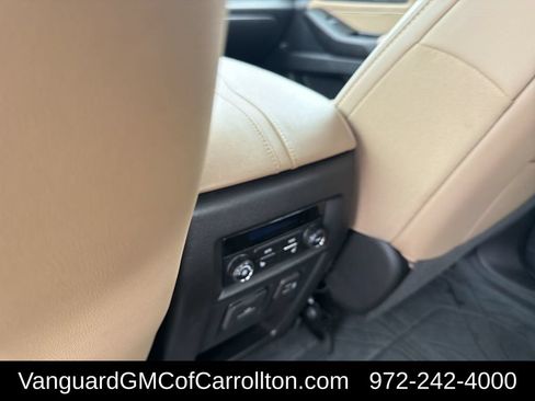 Used 2023 Chevrolet Traverse Premier FWD image 26