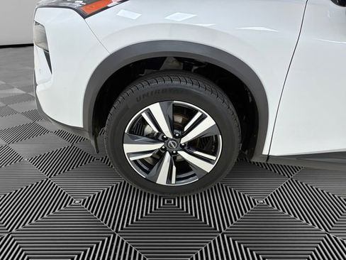 Used 2024 Nissan Rogue SL AWD/4WD image 9