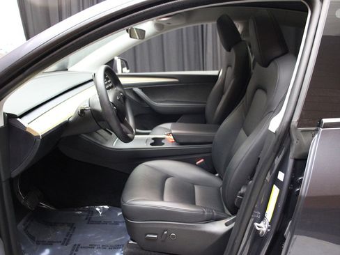 Used 2023 Tesla Model Y Long Range image 28