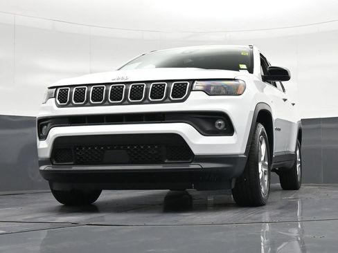 Used 2024 Jeep Compass Latitude AWD/4WD image 33