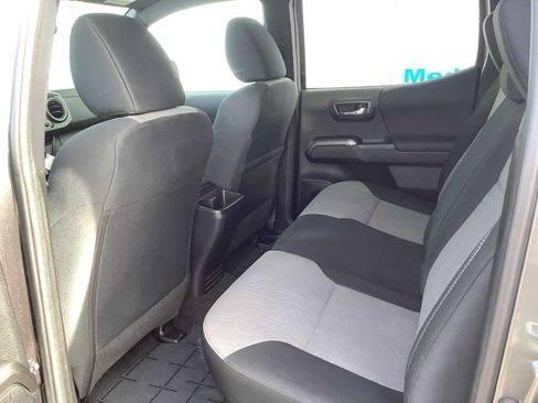 Used 2022 Toyota Tacoma TRD Sport w/ Technology Package image 12