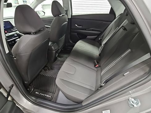 Used 2024 Hyundai Elantra SEL w/ Convenience Package image 32